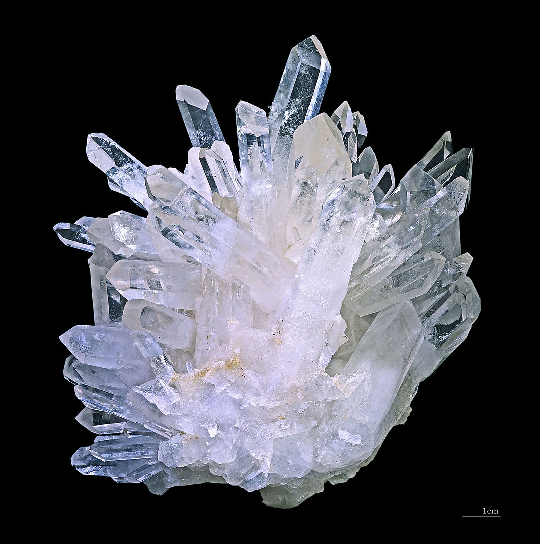 1073px-quartz-oisan.jpg
